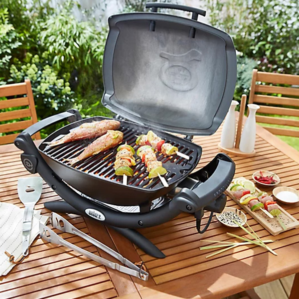 quel barbecue ultra pratique cet été pour quelques grillages et un espace réduit