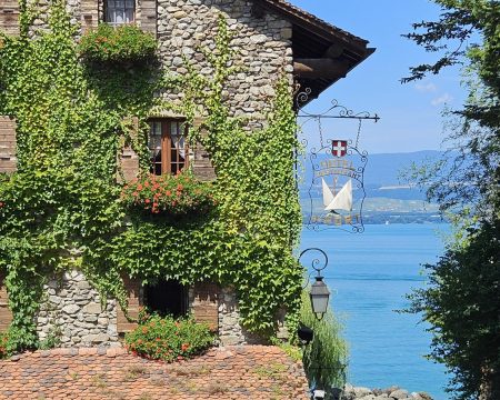 VISITE DE YVOIRE SITE TOURISTISTIQUE MEDIEVAL HAUTE SAVOIE BORD LAC LEMAN